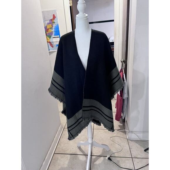 Woolrich Women's One Size Blanket Shawl Wrap Black Gray Fringe Open Front Boho - Picture 6 of 7